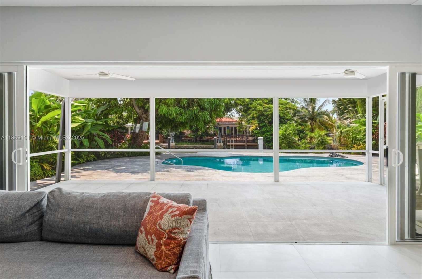 Small Image of 1410 CLEVELAND RD, Miami Beach Number 11