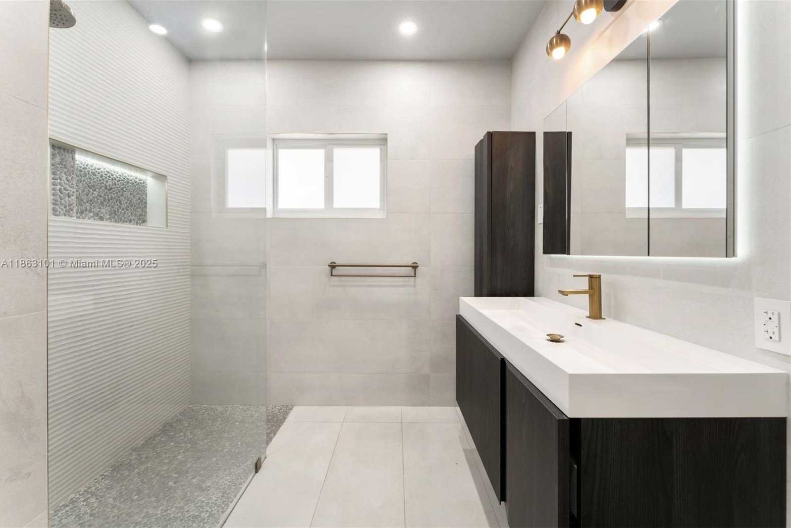 Small Image of 1410 CLEVELAND RD, Miami Beach Number 13