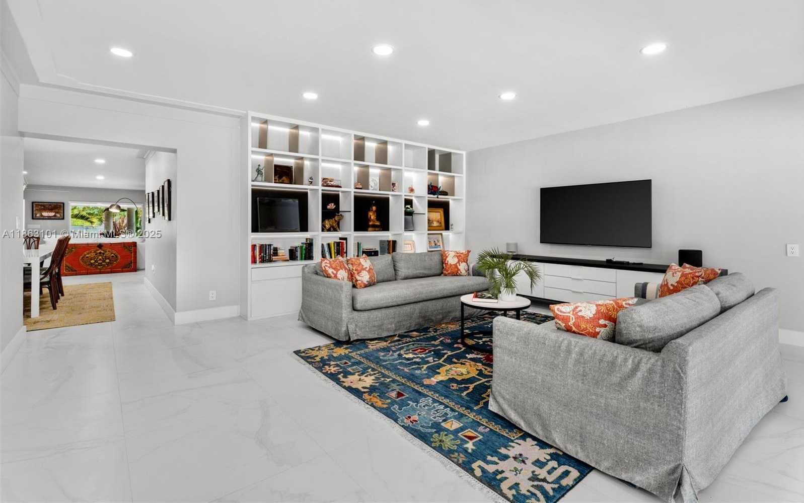 Small Image of 1410 CLEVELAND RD, Miami Beach Number 2