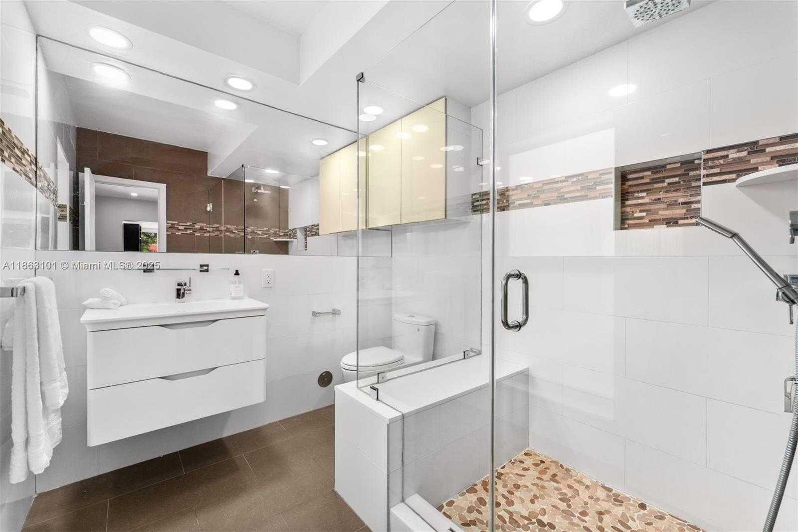 Small Image of 1410 CLEVELAND RD, Miami Beach Number 20