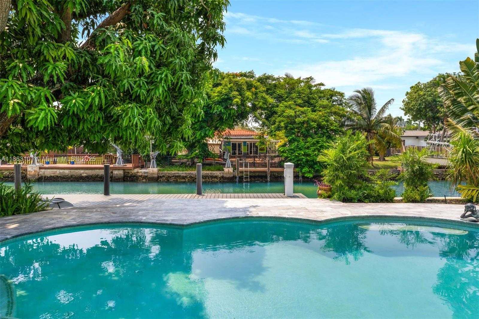 Small Image of 1410 CLEVELAND RD, Miami Beach Number 26