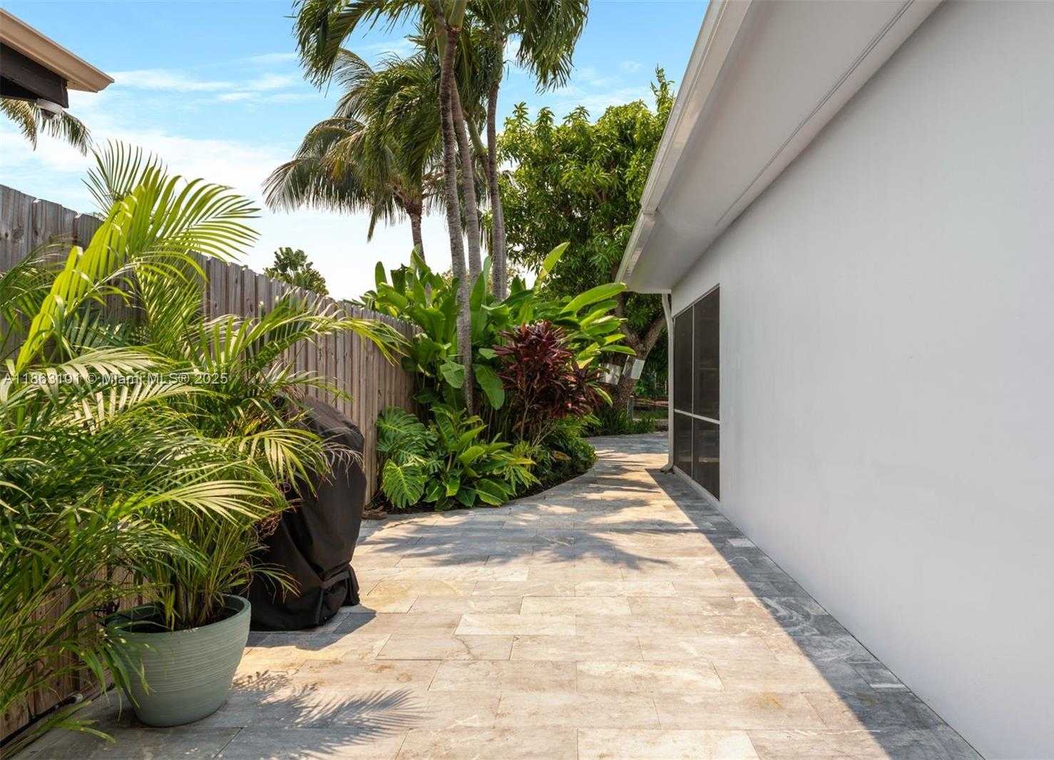 Small Image of 1410 CLEVELAND RD, Miami Beach Number 28
