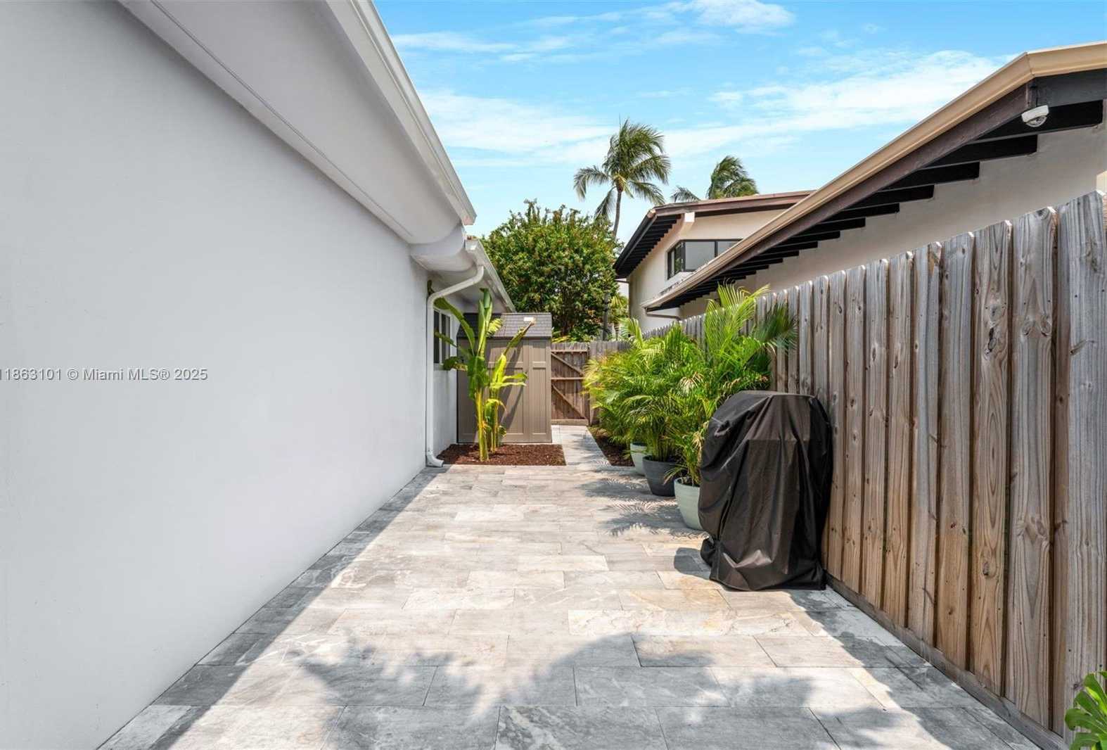 Small Image of 1410 CLEVELAND RD, Miami Beach Number 29