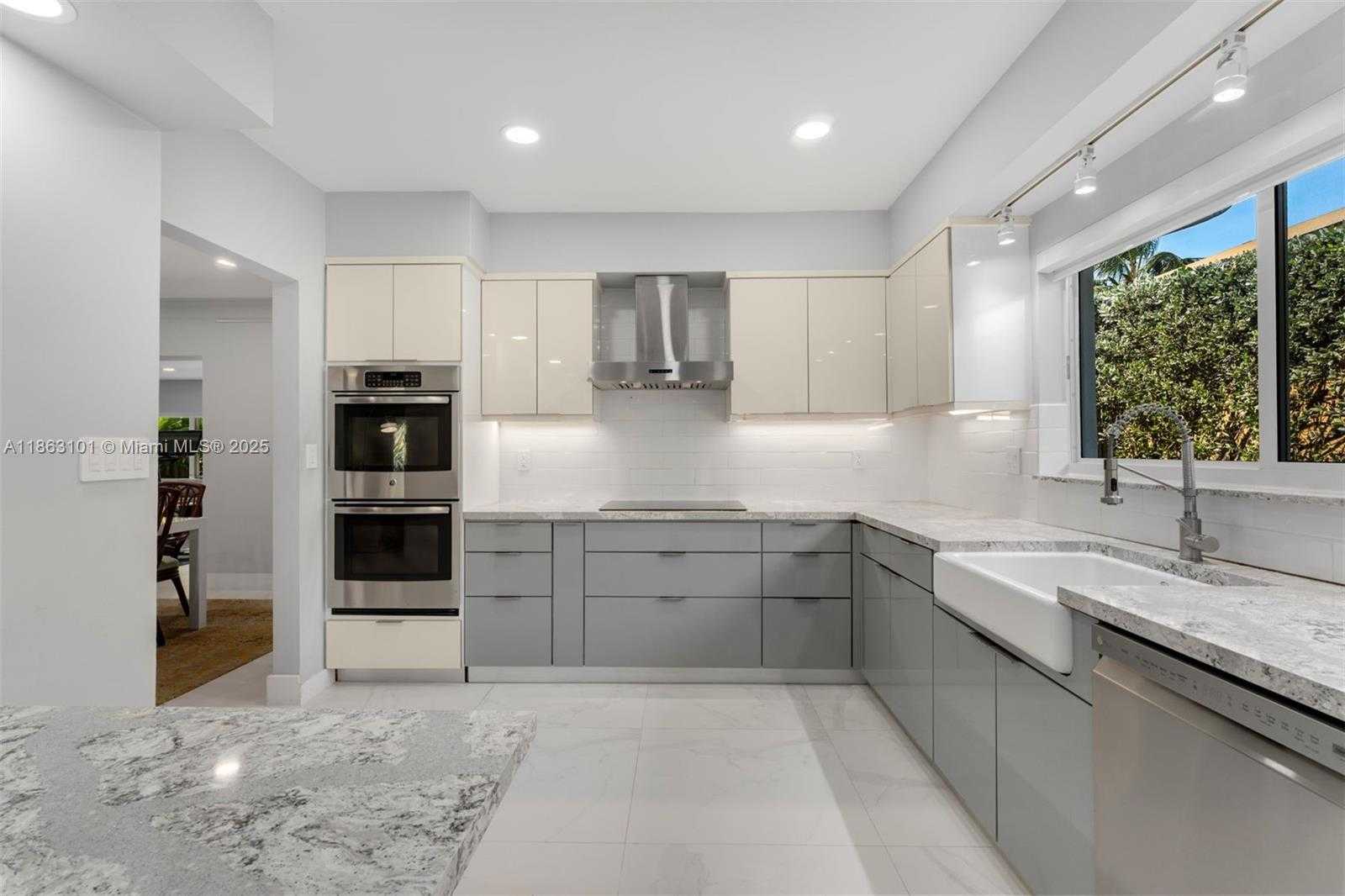 Small Image of 1410 CLEVELAND RD, Miami Beach Number 3