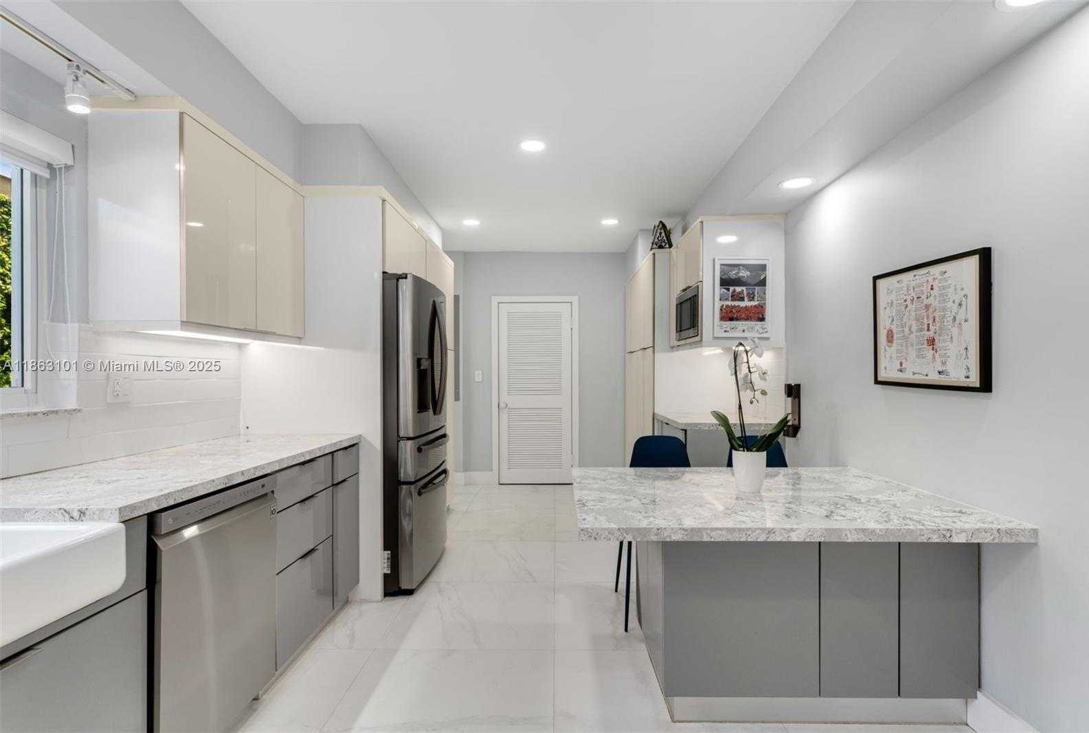 Small Image of 1410 CLEVELAND RD, Miami Beach Number 4