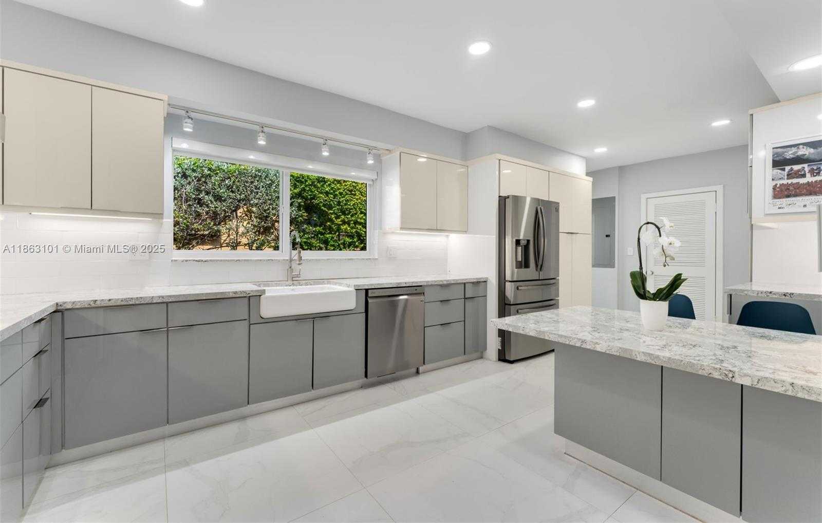 Small Image of 1410 CLEVELAND RD, Miami Beach Number 5