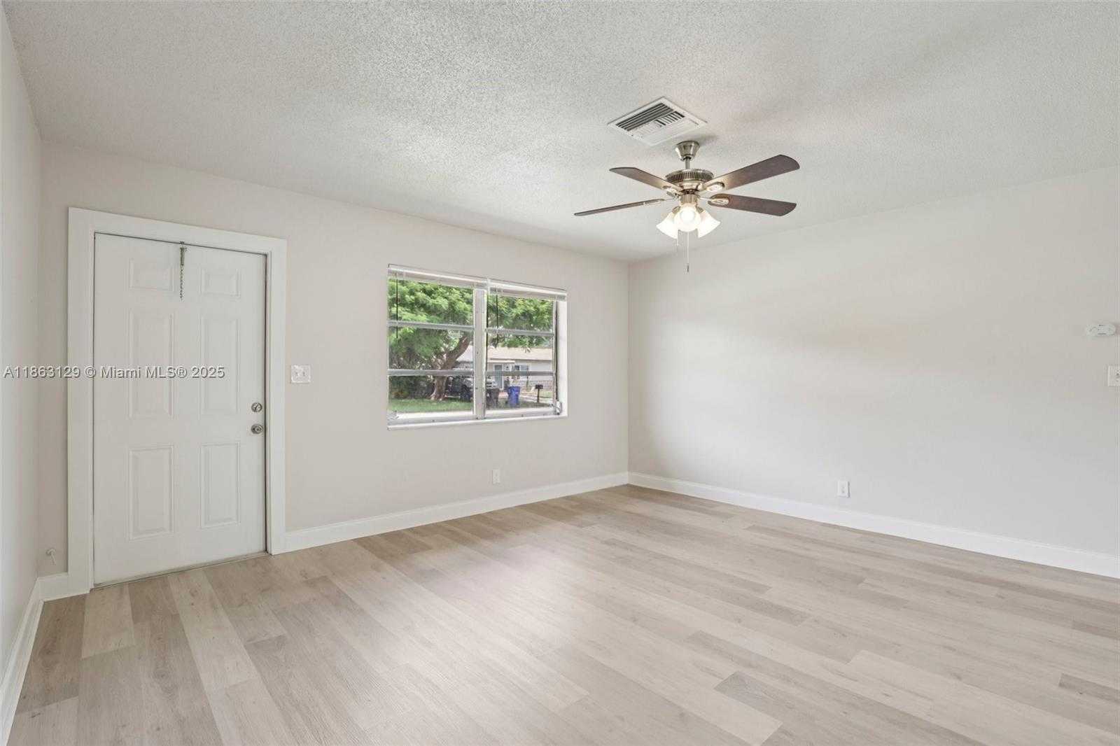 Small Image of 1630 SOUTH WEST 32ND CT, Fort Lauderdale Number 7
