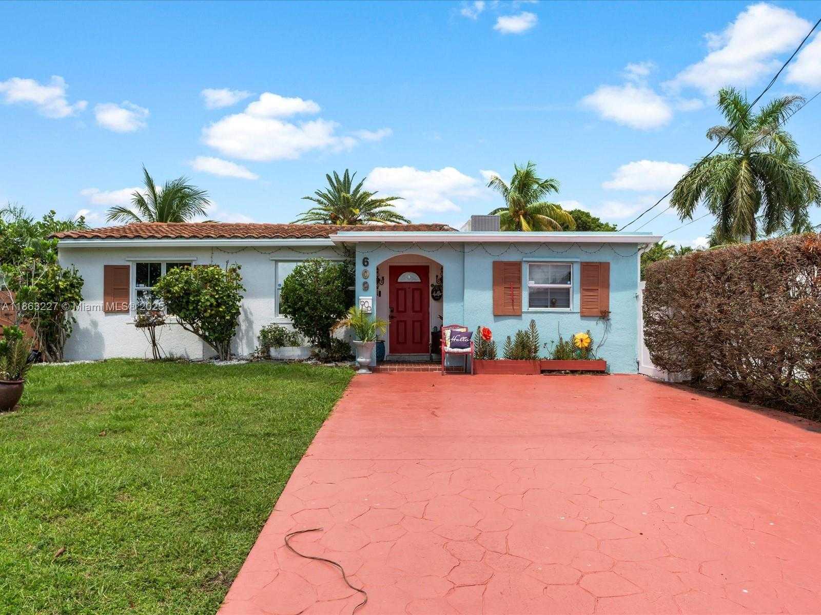 Small Image of 609 SOUTH WEST 2ND AVE, Hallandale Beach Number 3