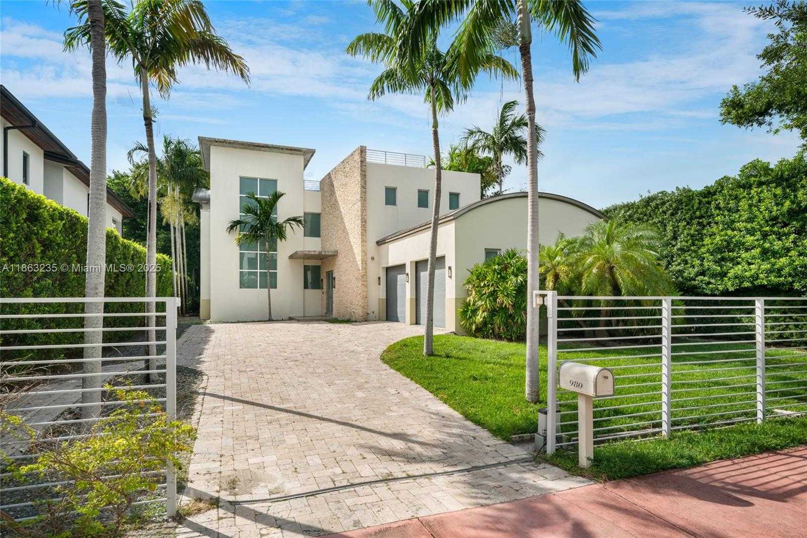Small Image of 980 WEST 48TH ST, Miami Beach Number 2