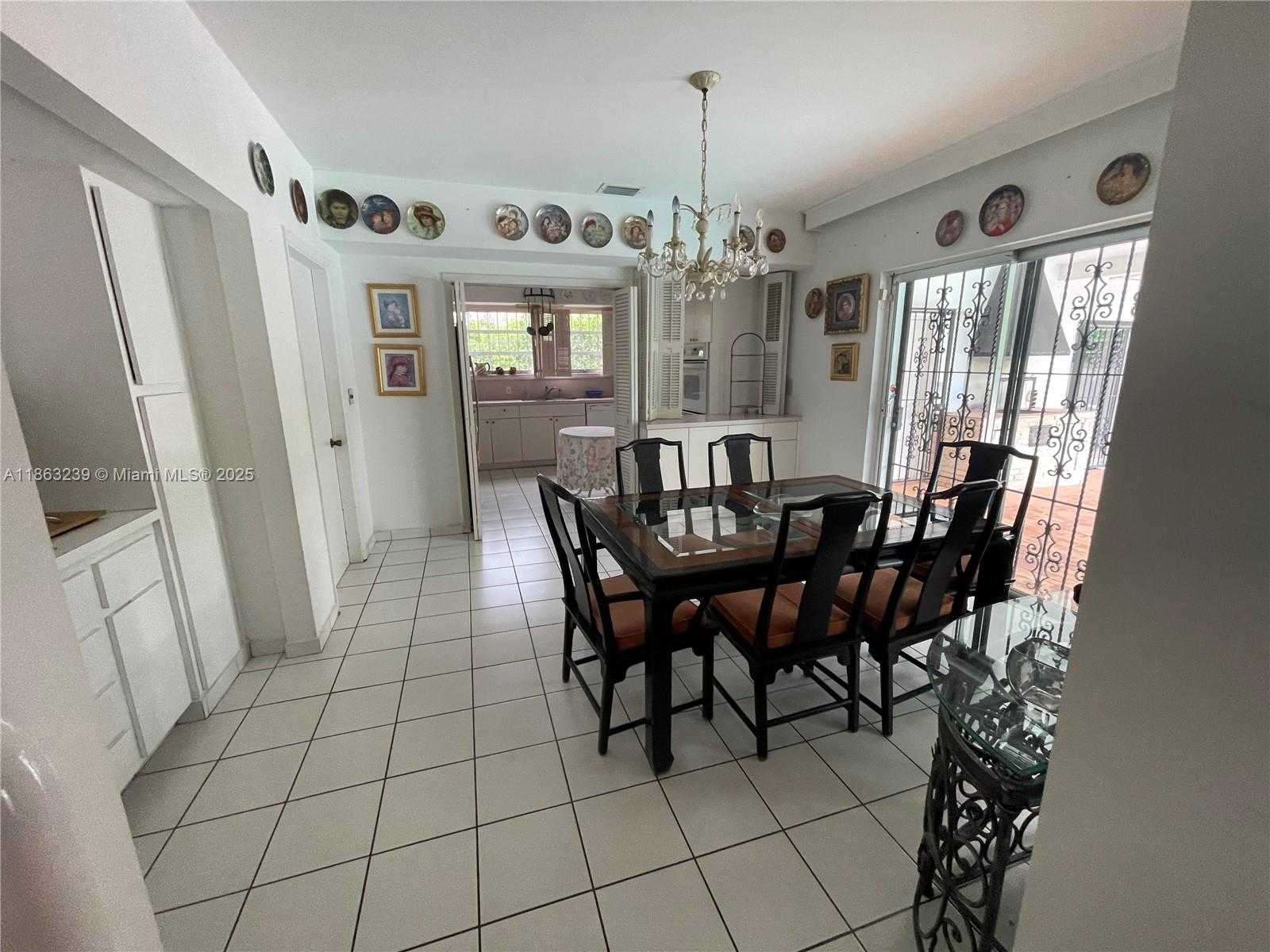 Small Image of 1535 MERCADO AVE, Coral Gables Number 3