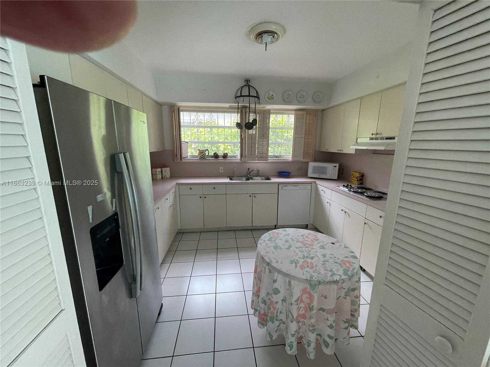 Small Image of 1535 MERCADO AVE, Coral Gables Number 4