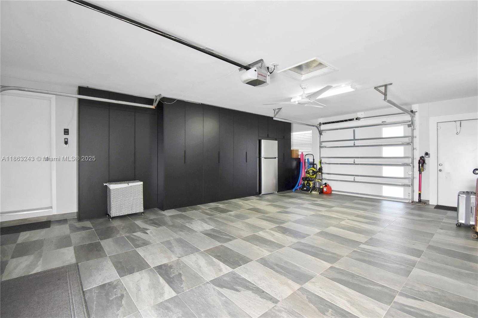 Small Image of 14441 SOUTH BISCAYNE RIVER RD, Miami Number 54