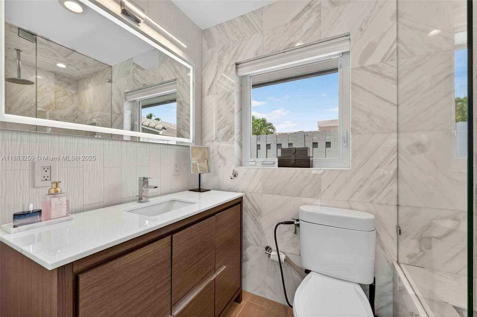 Small Image of 2131 NORTH EAST 15TH TER, Wilton Manors Number 28
