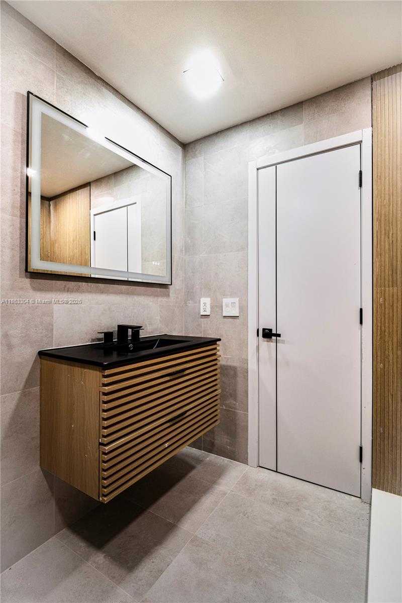 Small Image of 5561 NORTH EAST 28TH AVE, Fort Lauderdale Number 35