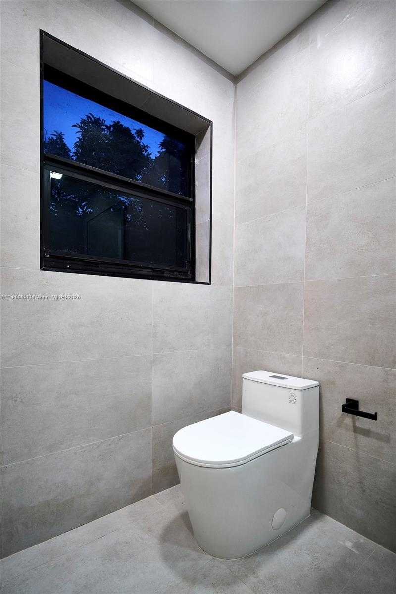 Small Image of 5561 NORTH EAST 28TH AVE, Fort Lauderdale Number 38