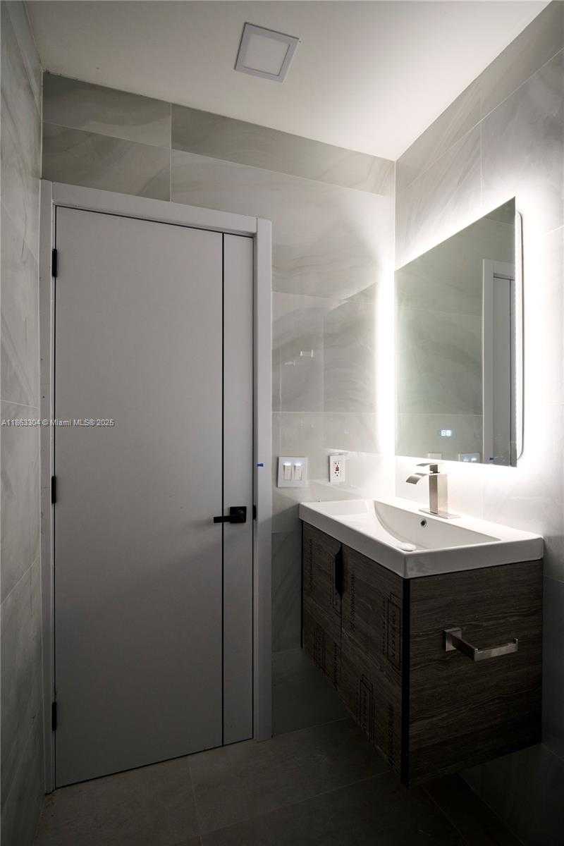 Small Image of 5561 NORTH EAST 28TH AVE, Fort Lauderdale Number 41