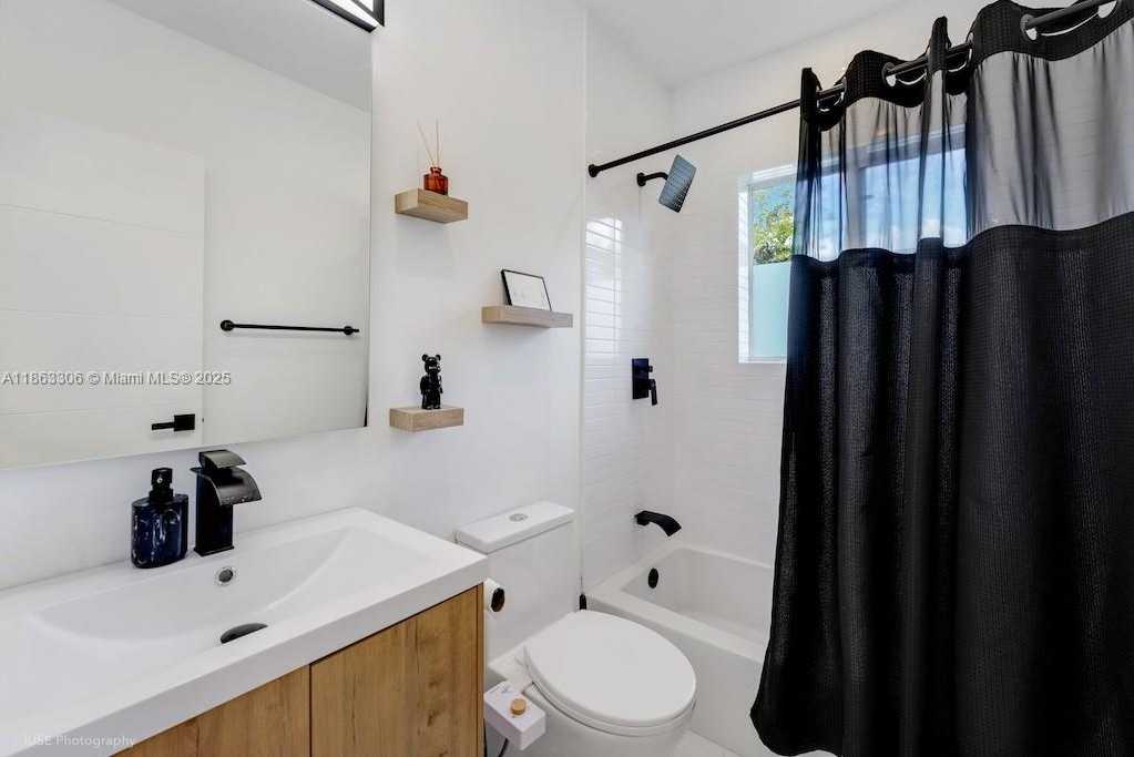 Small Image of 149 NORTH WEST 89TH ST, El Portal Number 12