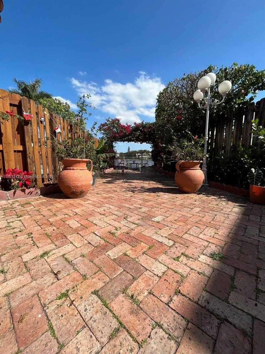 Small Image of 16368 SOUTH WEST 43RD TER, Kendall Number 43