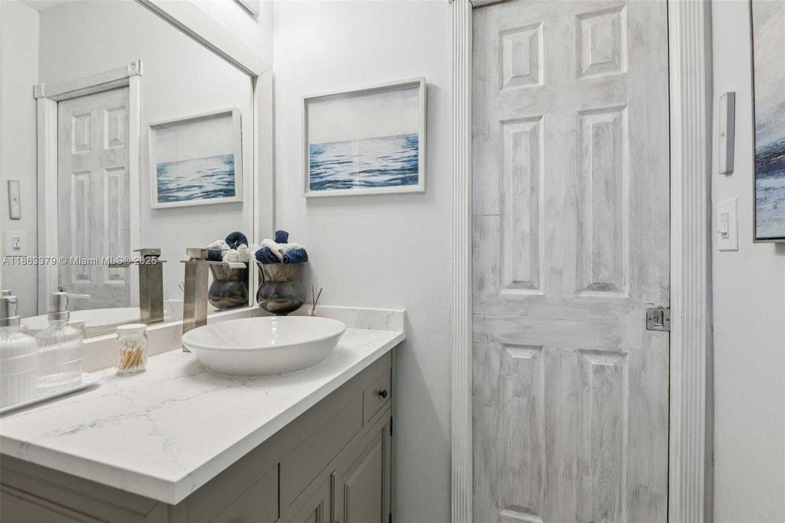 Small Image of 2441 SOUTH WEST 43RD AVE, Fort Lauderdale Number 23