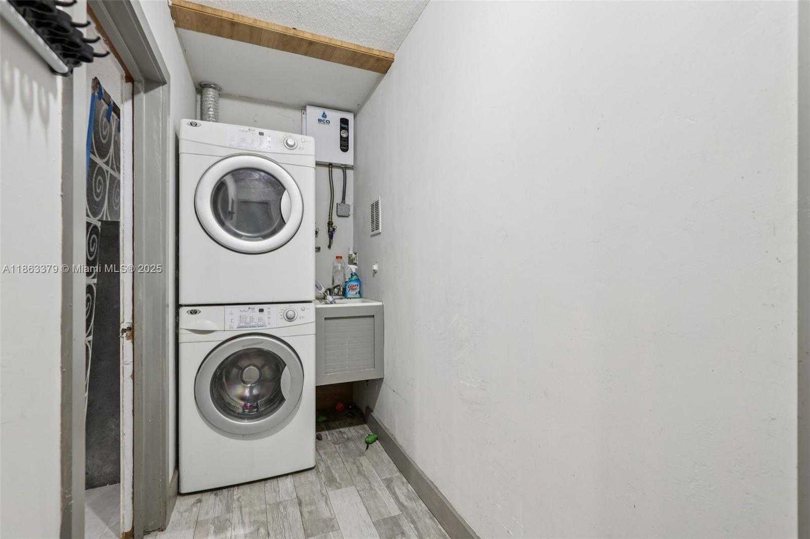 Small Image of 2441 SOUTH WEST 43RD AVE, Fort Lauderdale Number 31