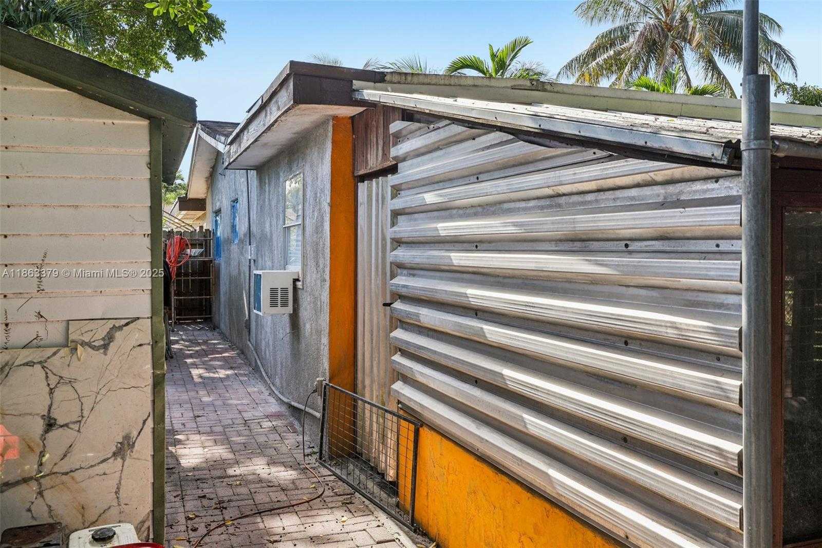 Small Image of 2441 SOUTH WEST 43RD AVE, Fort Lauderdale Number 44