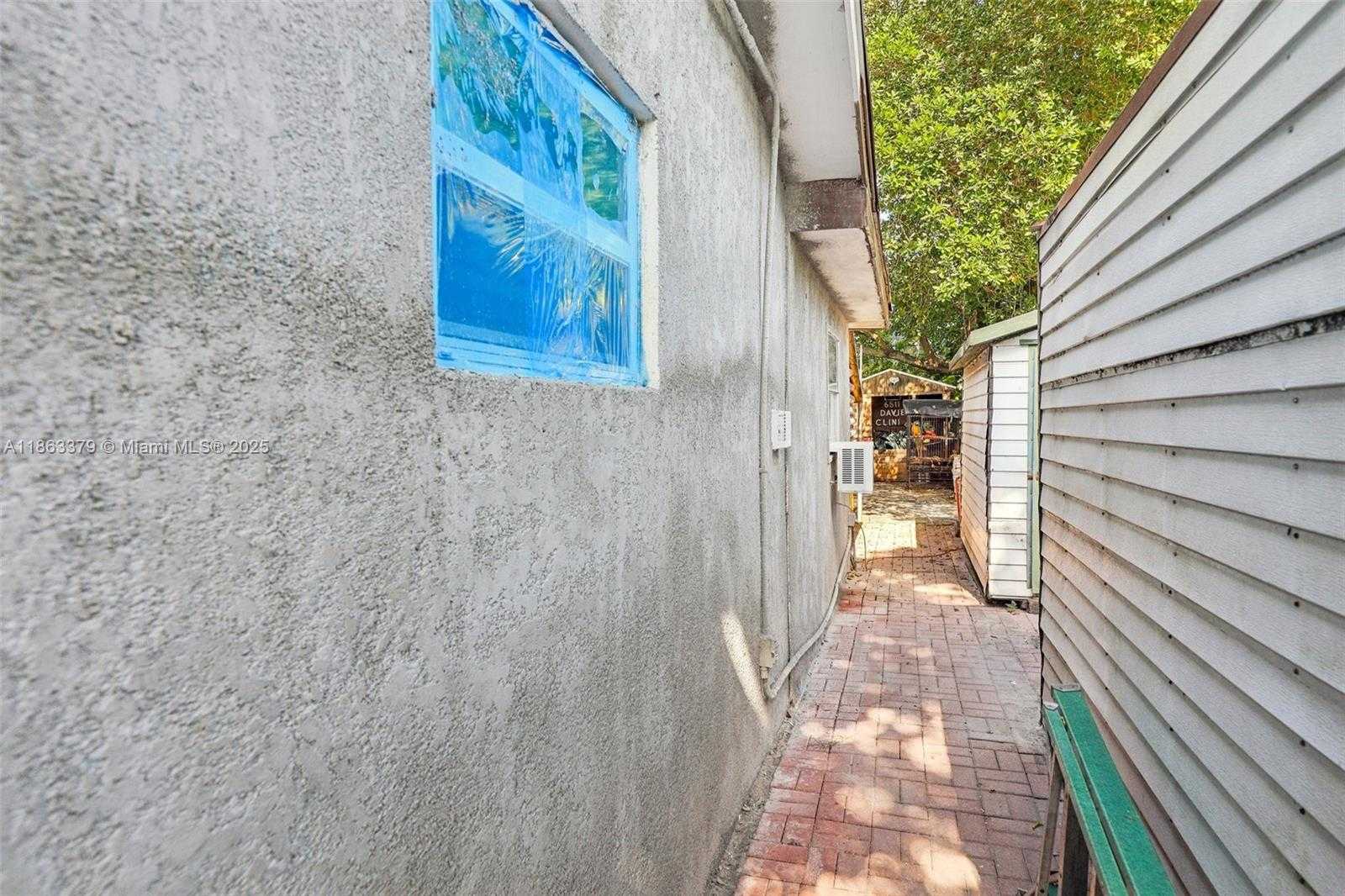 Small Image of 2441 SOUTH WEST 43RD AVE, Fort Lauderdale Number 46