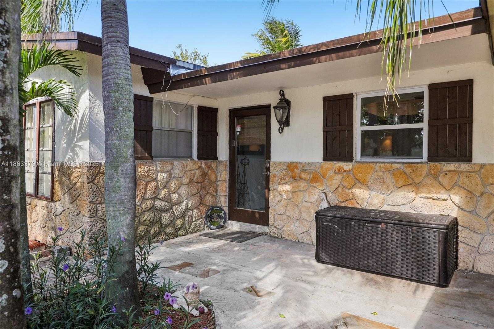 Small Image of 2441 SOUTH WEST 43RD AVE, Fort Lauderdale Number 6