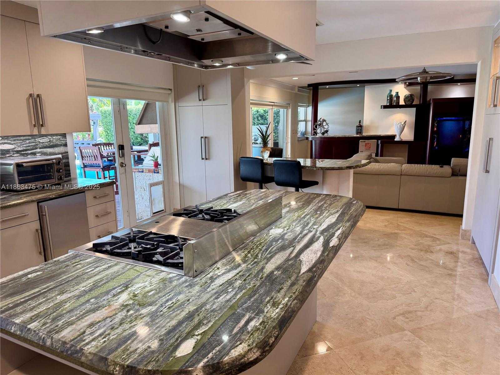Small Image of 2015 NORTH EAST 120TH RD, North Miami Number 11