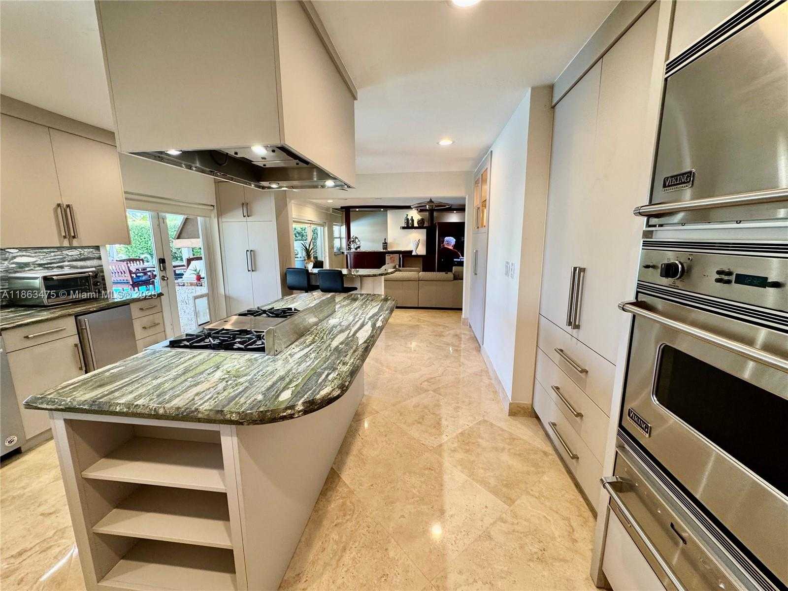 Small Image of 2015 NORTH EAST 120TH RD, North Miami Number 12