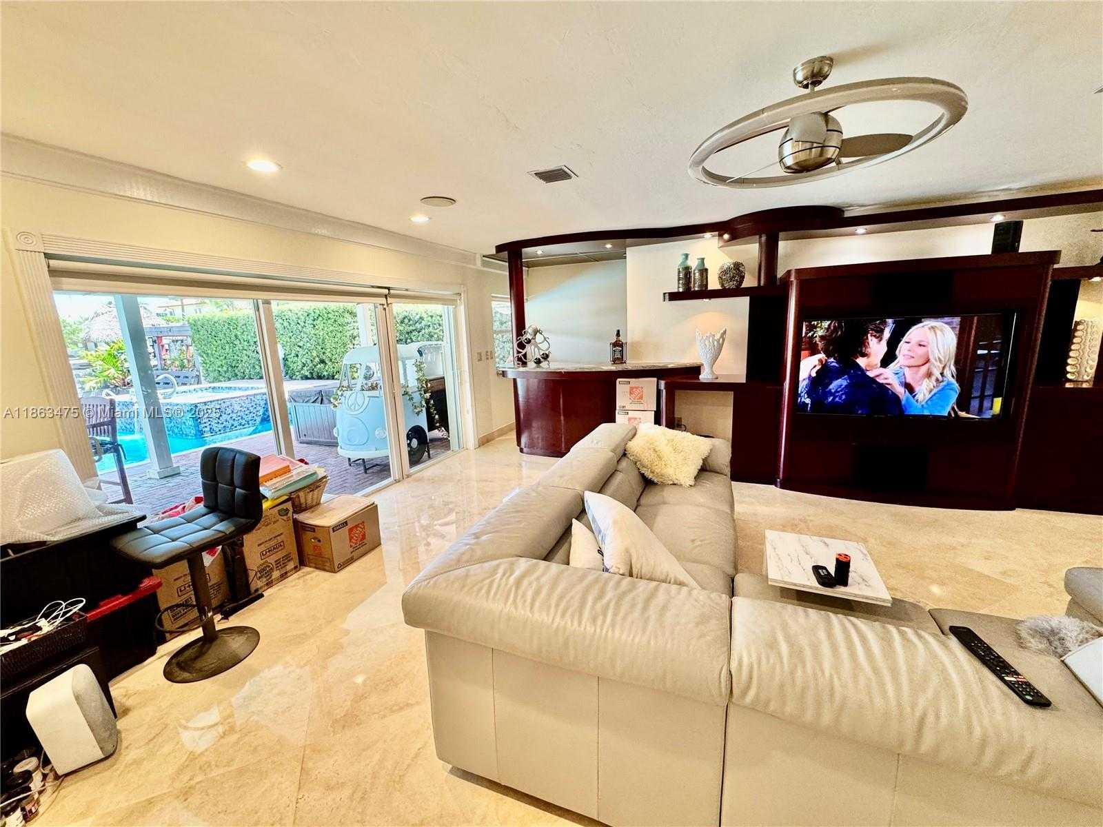 Small Image of 2015 NORTH EAST 120TH RD, North Miami Number 13