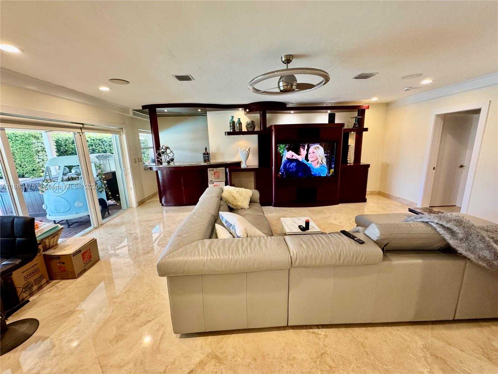 Small Image of 2015 NORTH EAST 120TH RD, North Miami Number 14