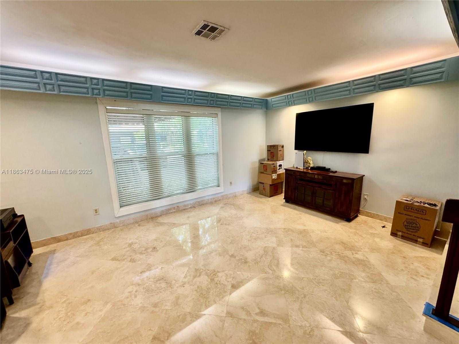 Small Image of 2015 NORTH EAST 120TH RD, North Miami Number 23