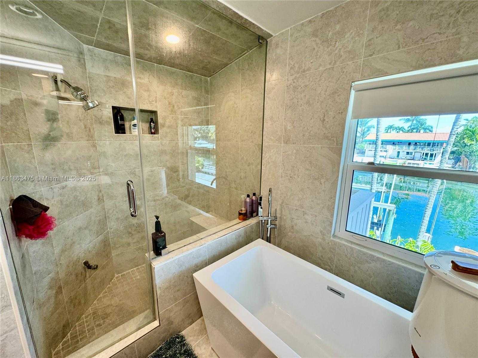 Small Image of 2015 NORTH EAST 120TH RD, North Miami Number 27