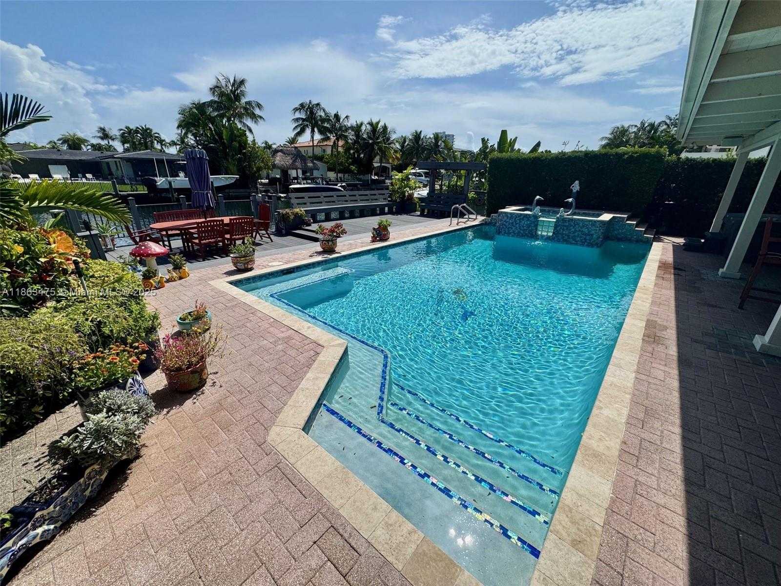 Small Image of 2015 NORTH EAST 120TH RD, North Miami Number 3