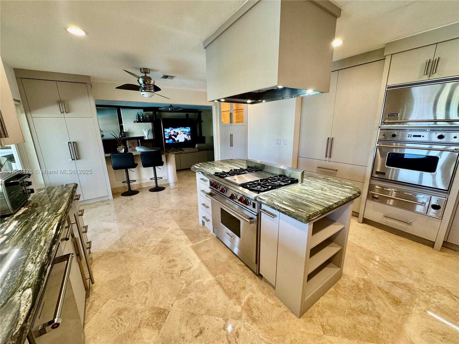 Small Image of 2015 NORTH EAST 120TH RD, North Miami Number 7