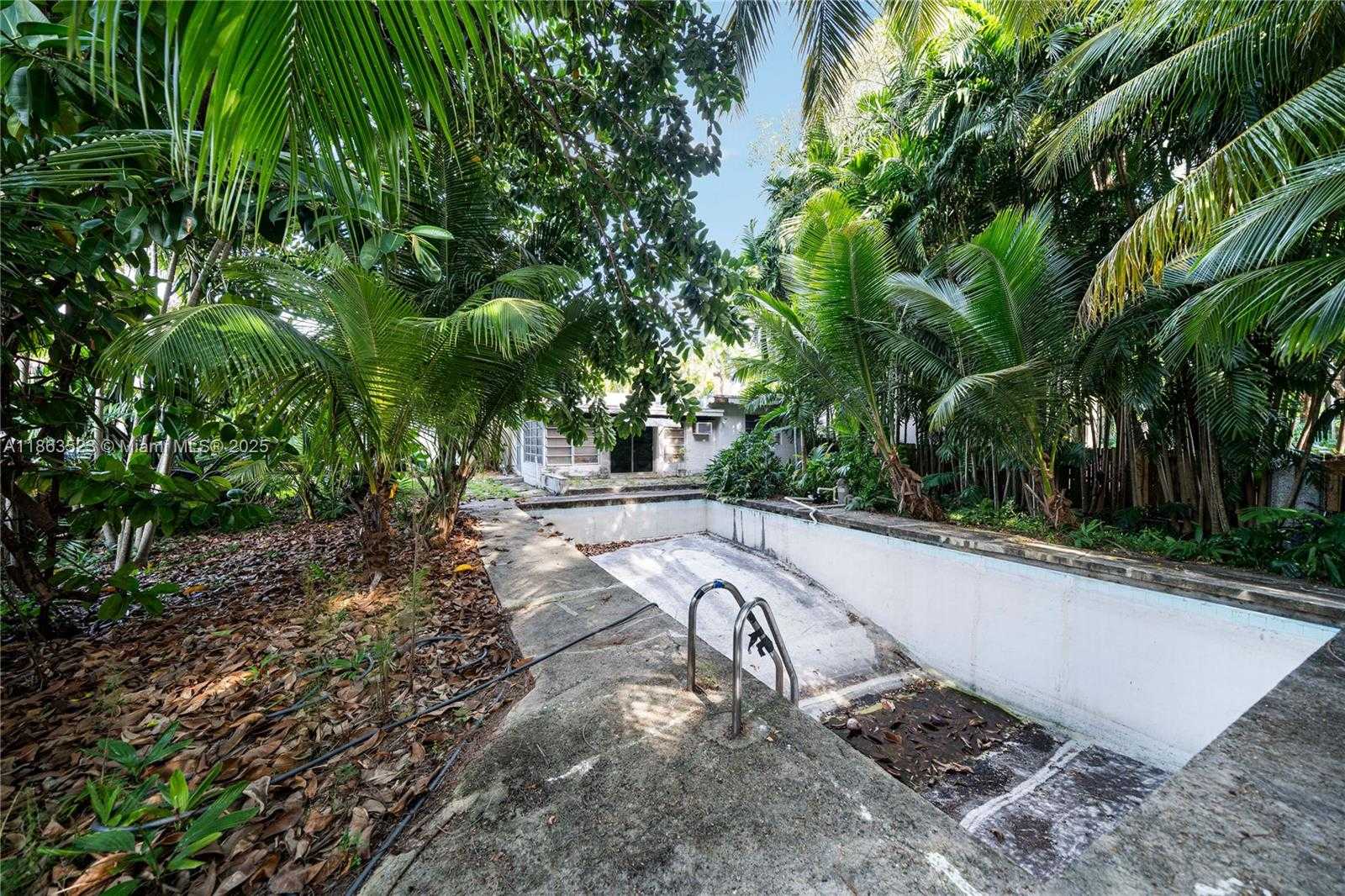 Small Image of 12800 GRIFFING BLVD, North Miami Number 10