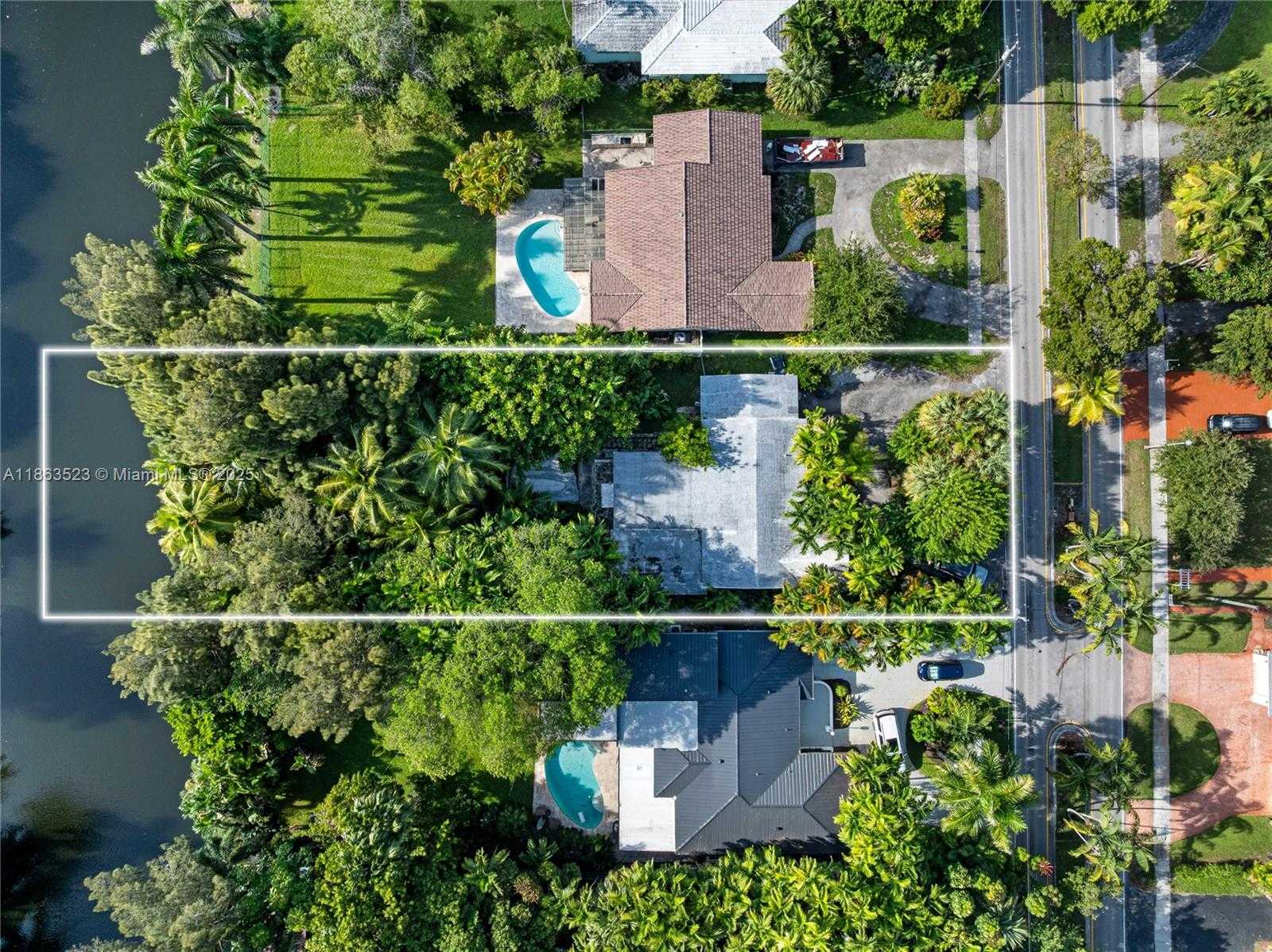 Small Image of 12800 GRIFFING BLVD, North Miami Number 3