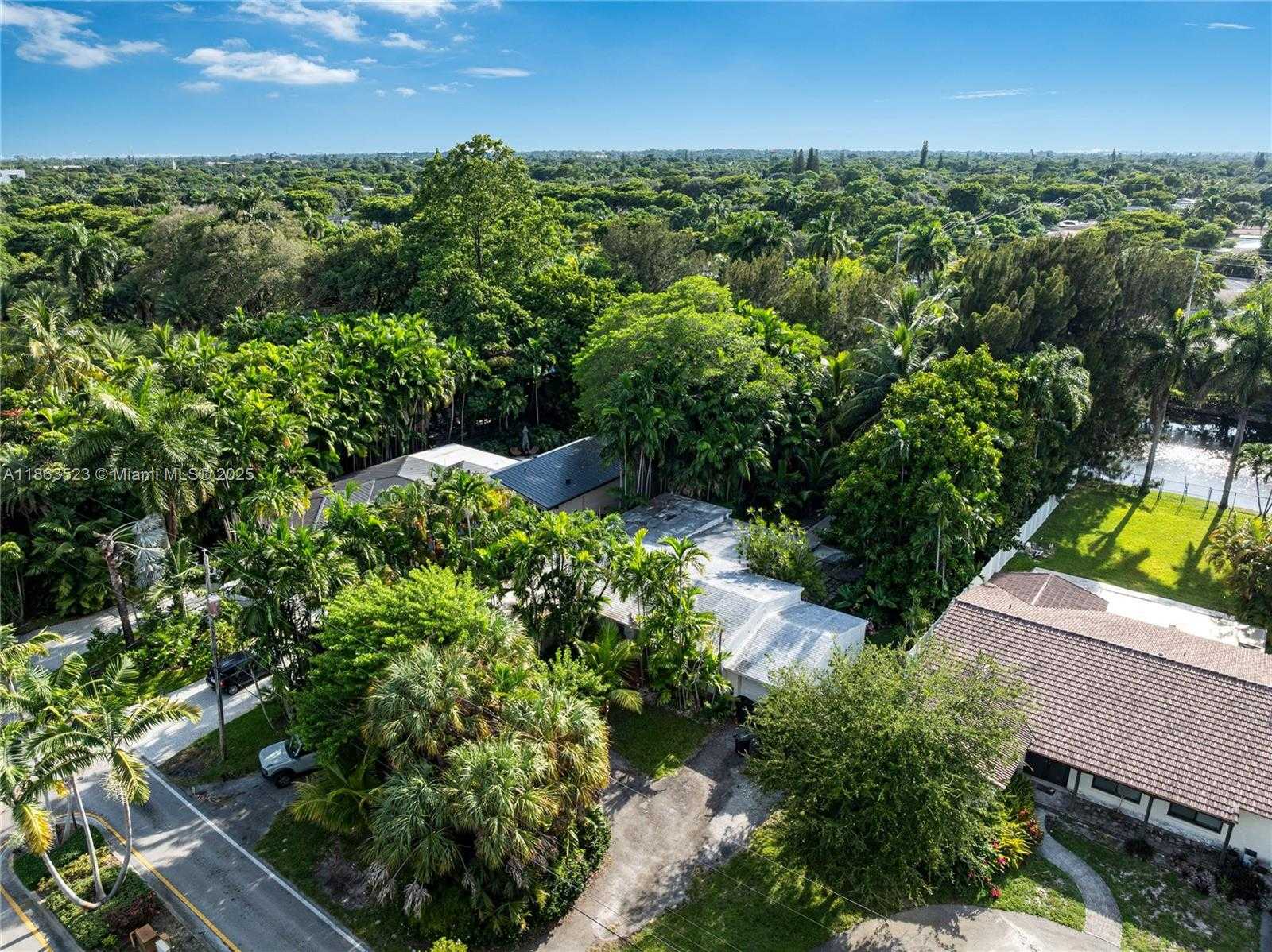 Small Image of 12800 GRIFFING BLVD, North Miami Number 6