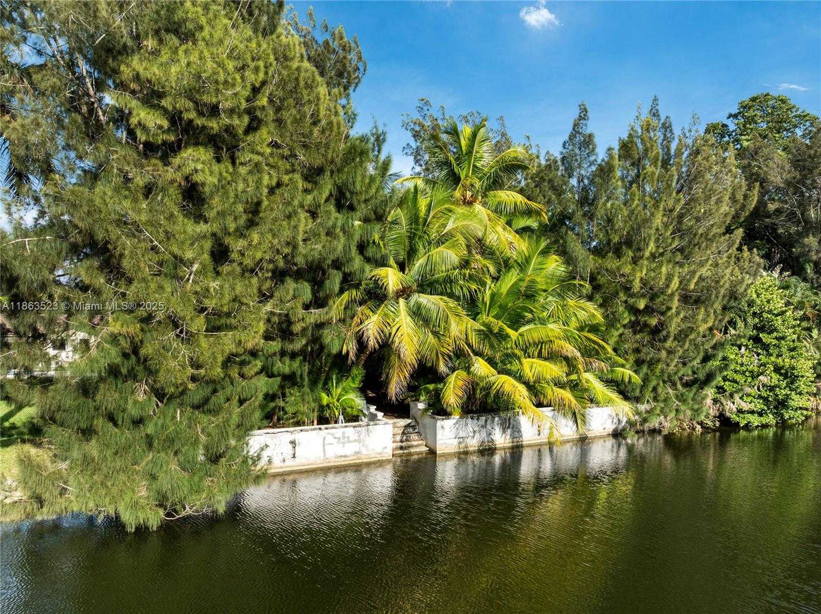 Small Image of 12800 GRIFFING BLVD, North Miami Number 7