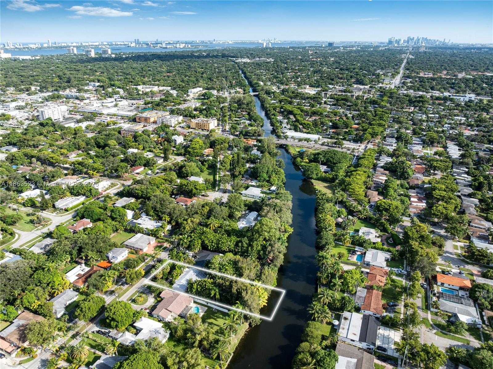 Small Image of 12800 GRIFFING BLVD, North Miami Number 8