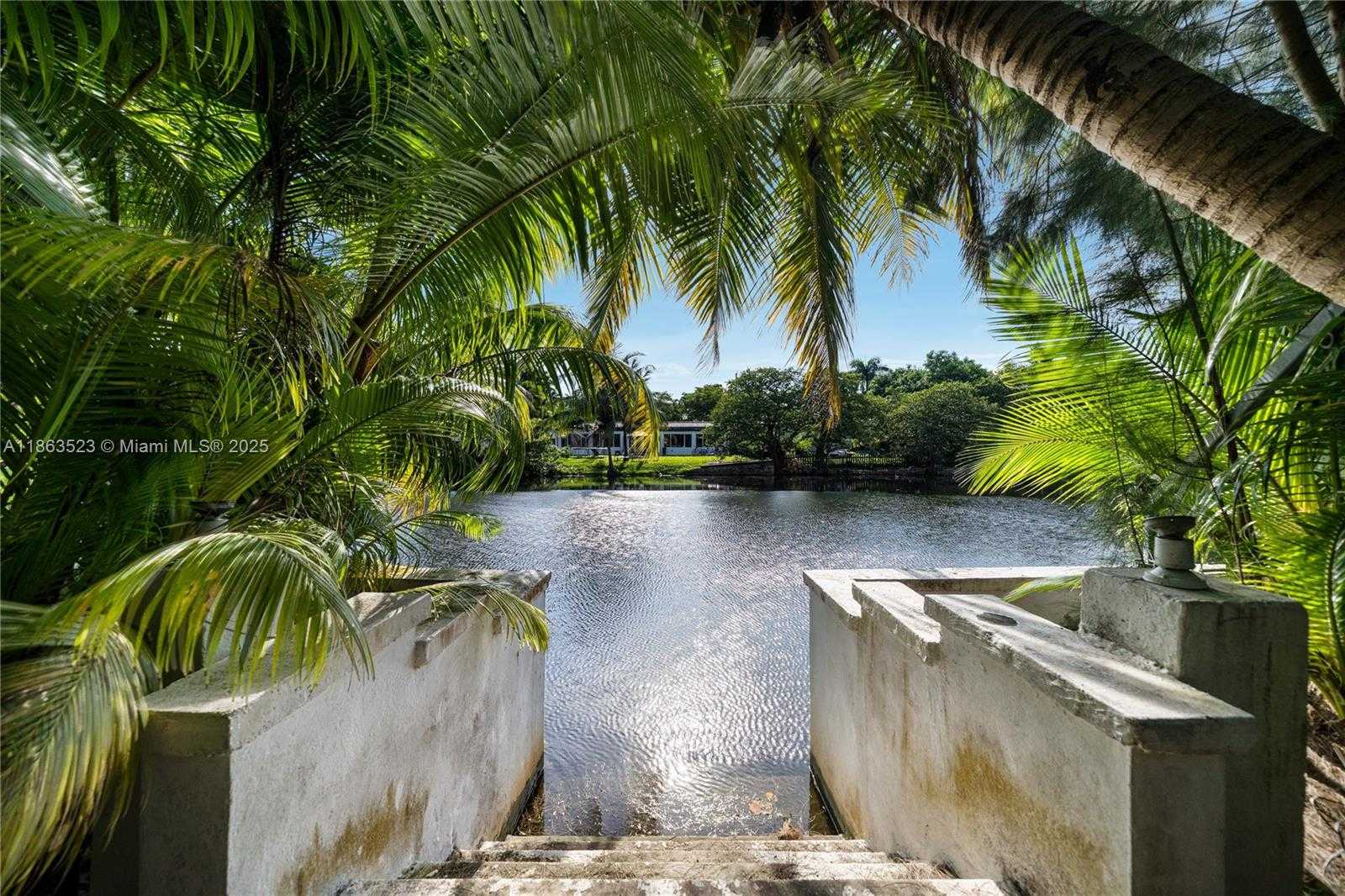 Small Image of 12800 GRIFFING BLVD, North Miami Number 9
