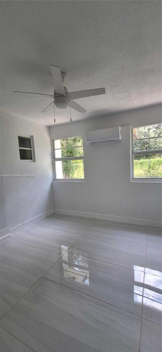 Small Image of 8436 SOUTHAMPTON DR, Miramar Number 13