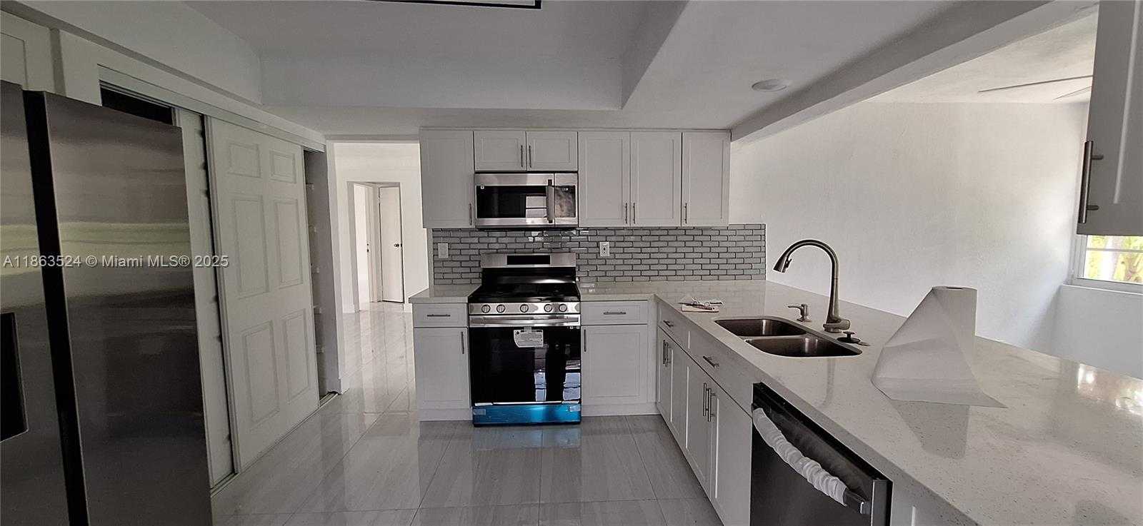 Small Image of 8436 SOUTHAMPTON DR, Miramar Number 14