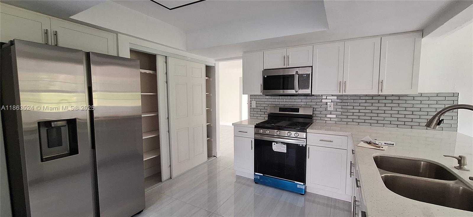 Small Image of 8436 SOUTHAMPTON DR, Miramar Number 15