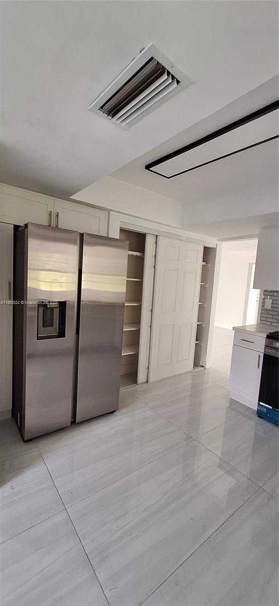 Small Image of 8436 SOUTHAMPTON DR, Miramar Number 16