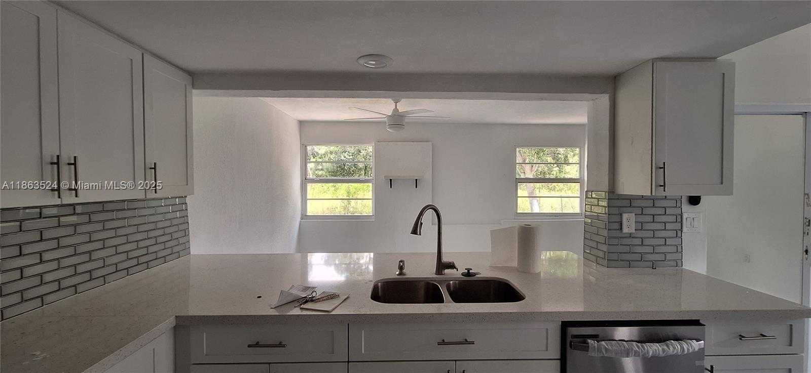 Small Image of 8436 SOUTHAMPTON DR, Miramar Number 17