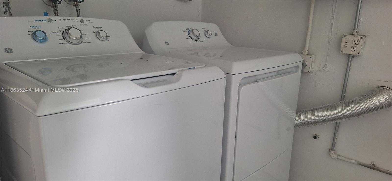 Small Image of 8436 SOUTHAMPTON DR, Miramar Number 22