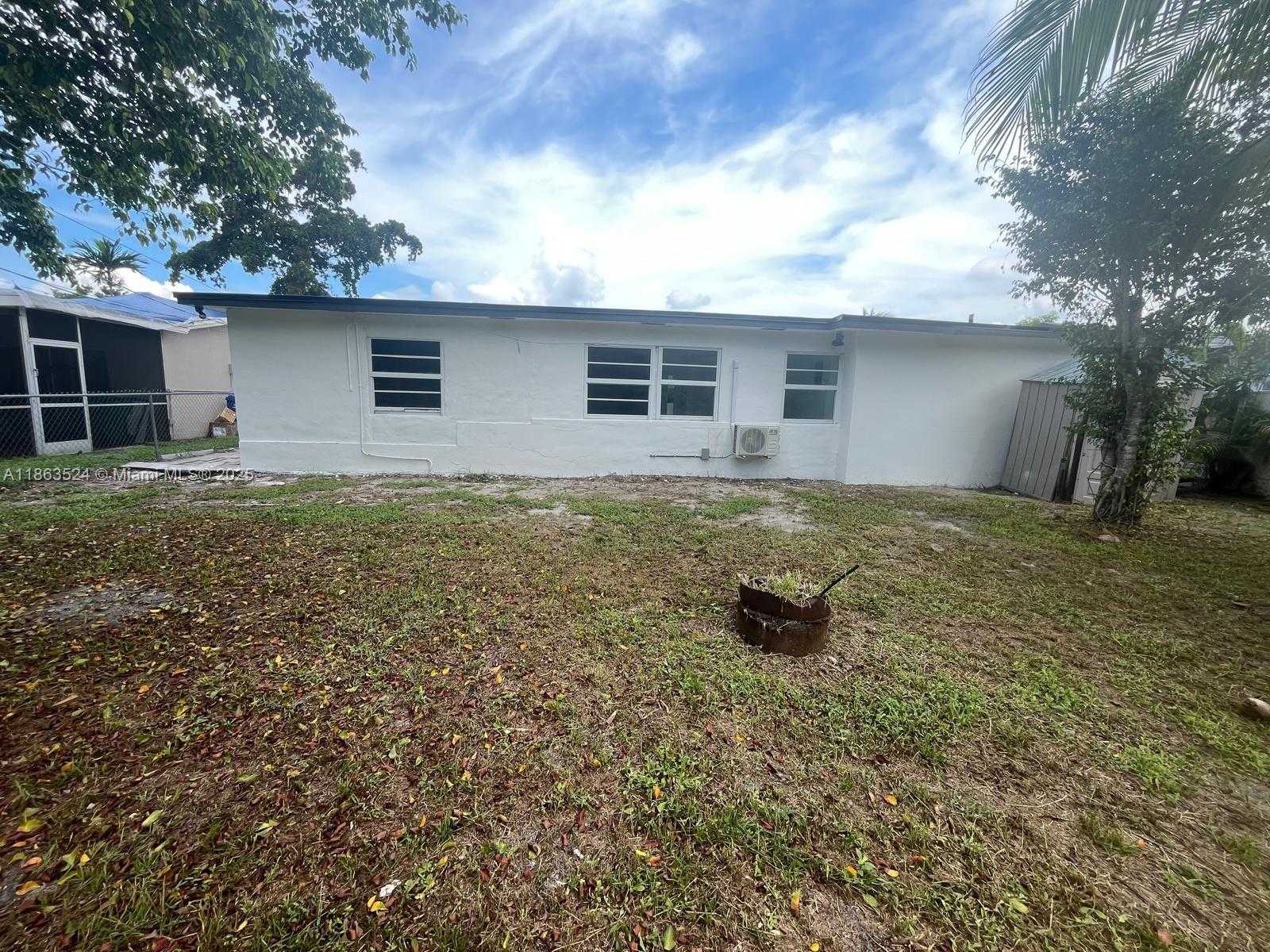 Small Image of 8436 SOUTHAMPTON DR, Miramar Number 26