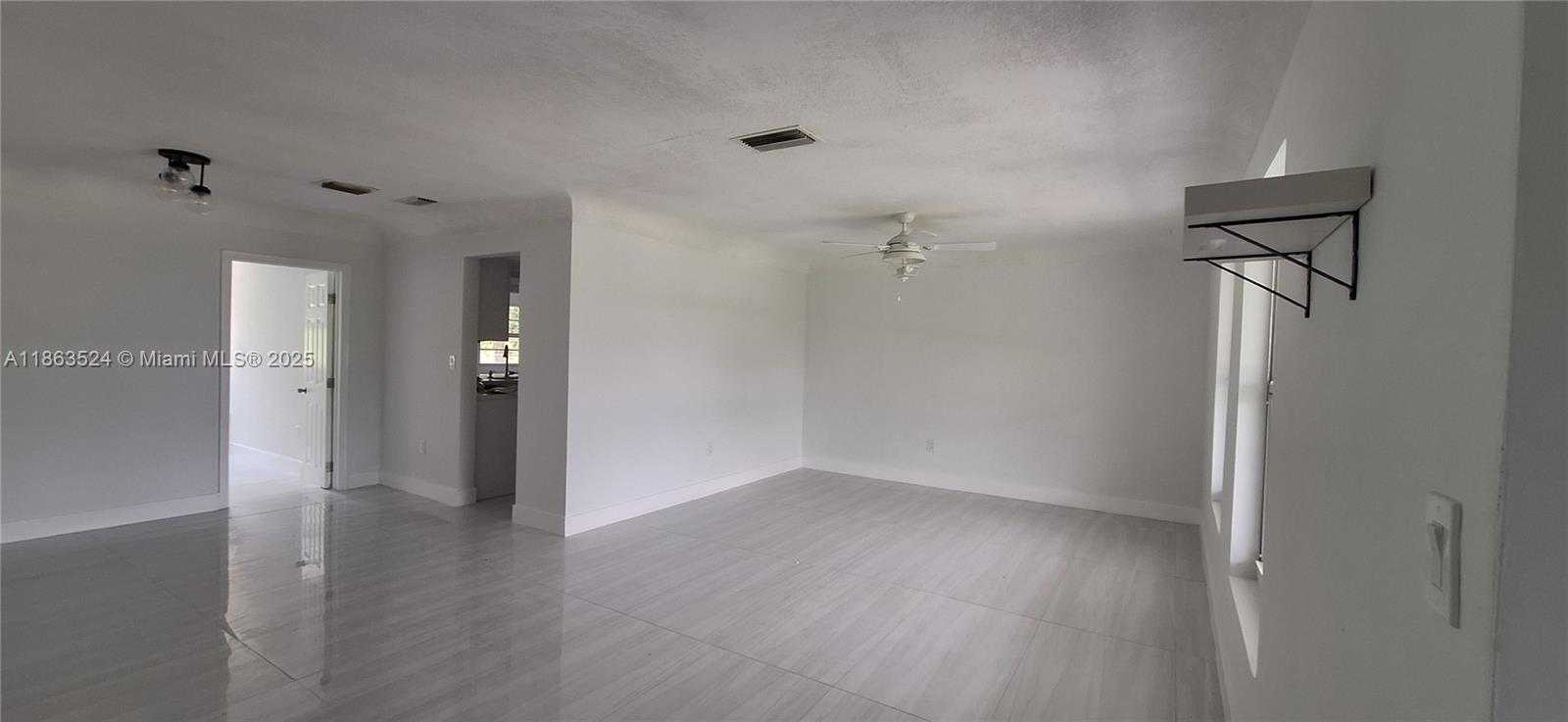 Small Image of 8436 SOUTHAMPTON DR, Miramar Number 3