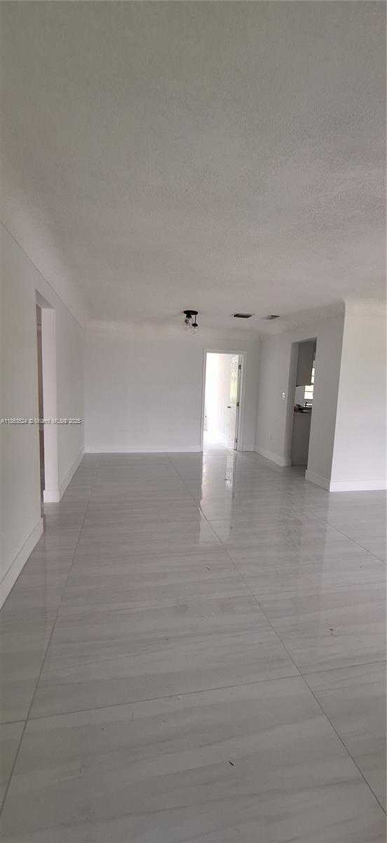 Small Image of 8436 SOUTHAMPTON DR, Miramar Number 4